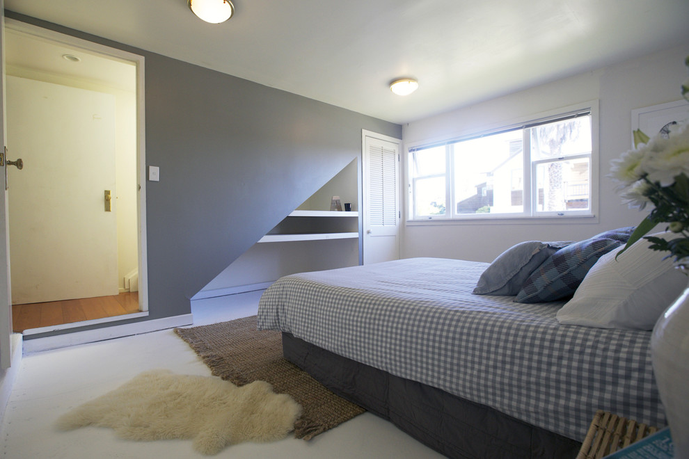 Aménagement d'une chambre d'amis scandinave de taille moyenne avec un mur gris, sol en béton ciré et aucune cheminée.