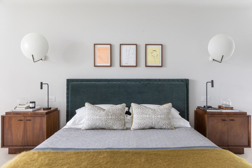 Источник вдохновения для домашнего уюта: спальня среднего размера в современном стиле с серыми стенами, ковровым покрытием и серым полом