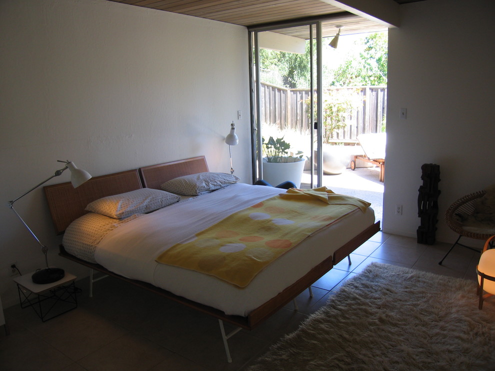 This is an example of a modern bedroom in San Francisco.