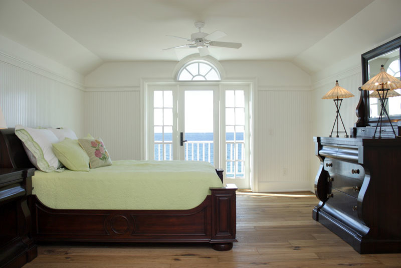 Example of a classic bedroom design in Grand Rapids