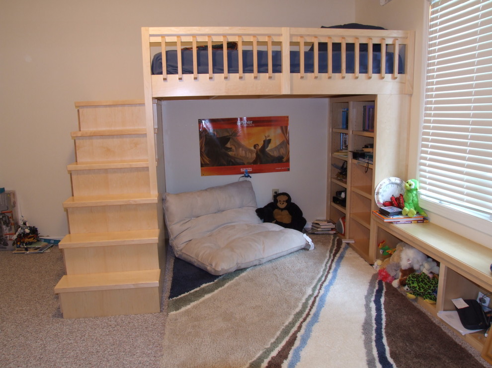 This is an example of a traditional bedroom in Cleveland.