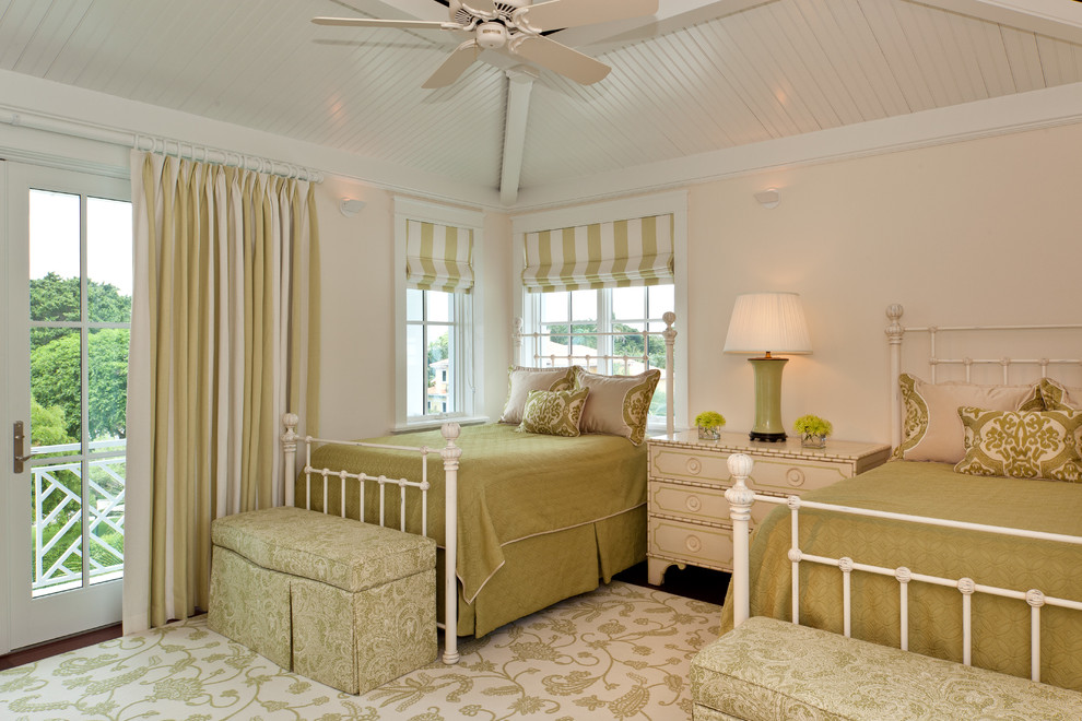 Modelo de dormitorio tropical con paredes beige