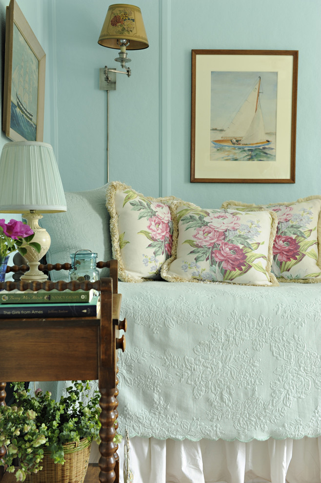 Inspiration for a medium sized coastal guest bedroom in New York with blue walls.