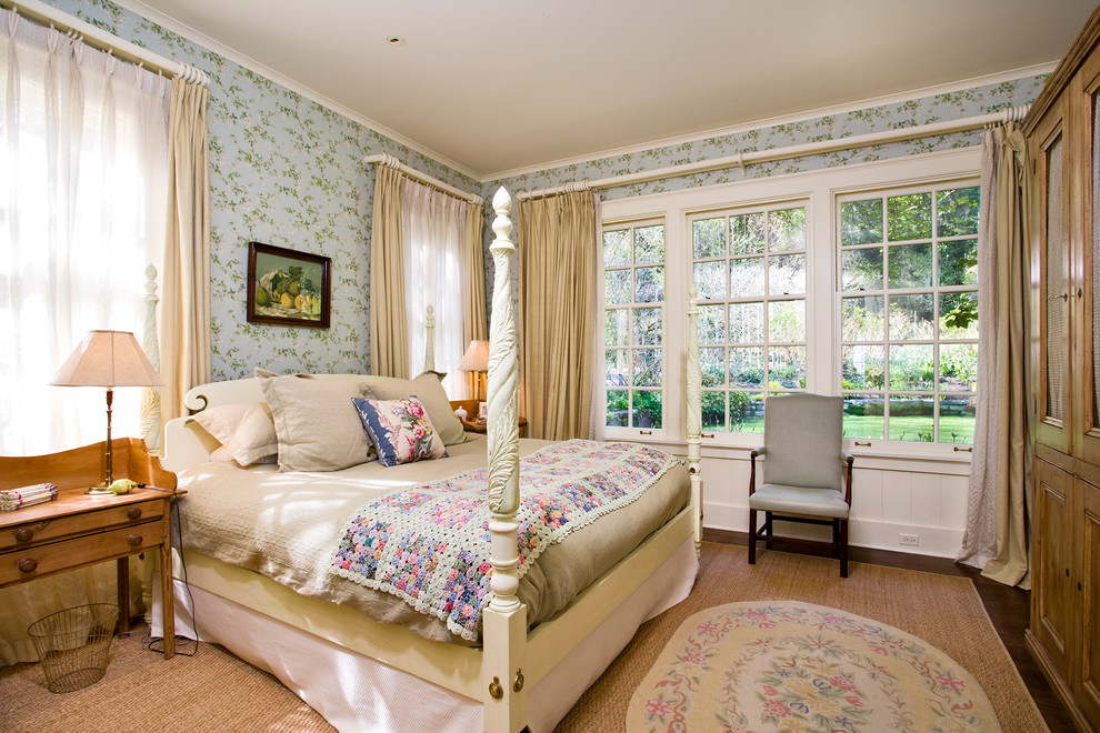Источник вдохновения для домашнего уюта: спальня в морском стиле с разноцветными стенами