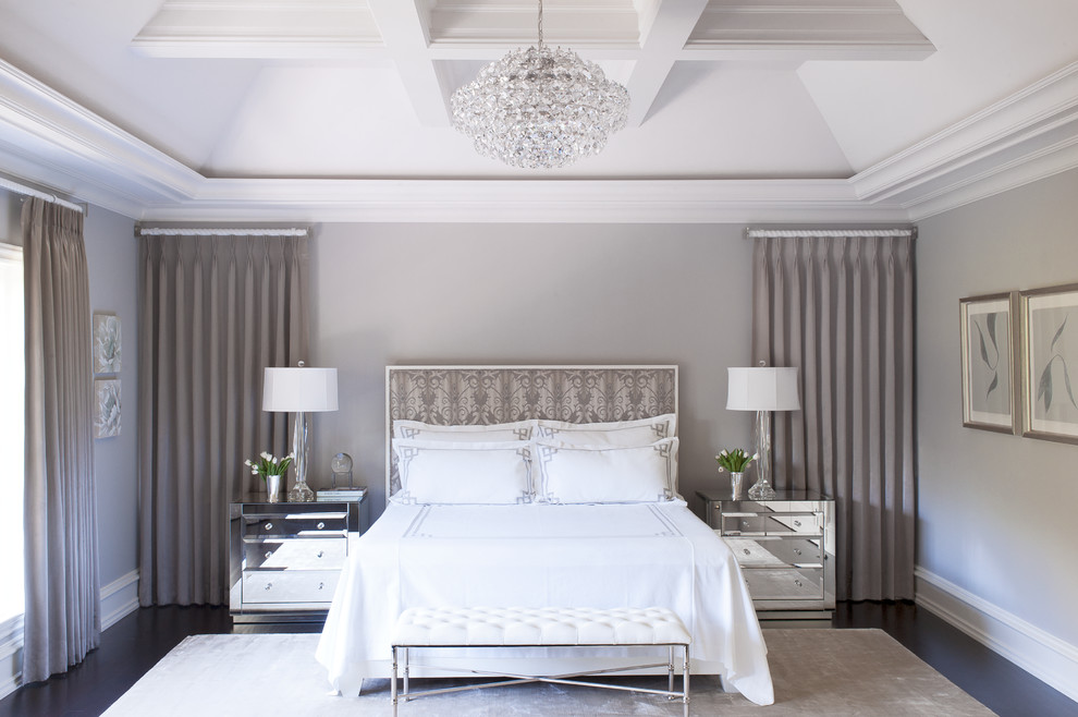 На фото: большая хозяйская спальня в стиле неоклассика (современная классика) с серыми стенами и темным паркетным полом