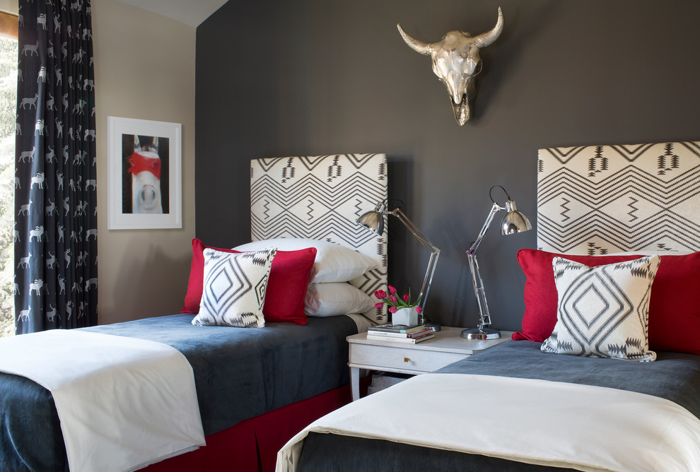 Idee per una camera da letto minimal con pareti marroni