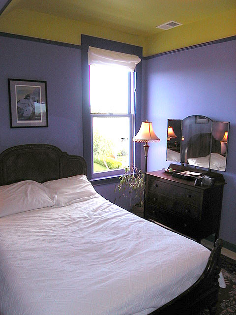Exempel på ett lantligt sovrum