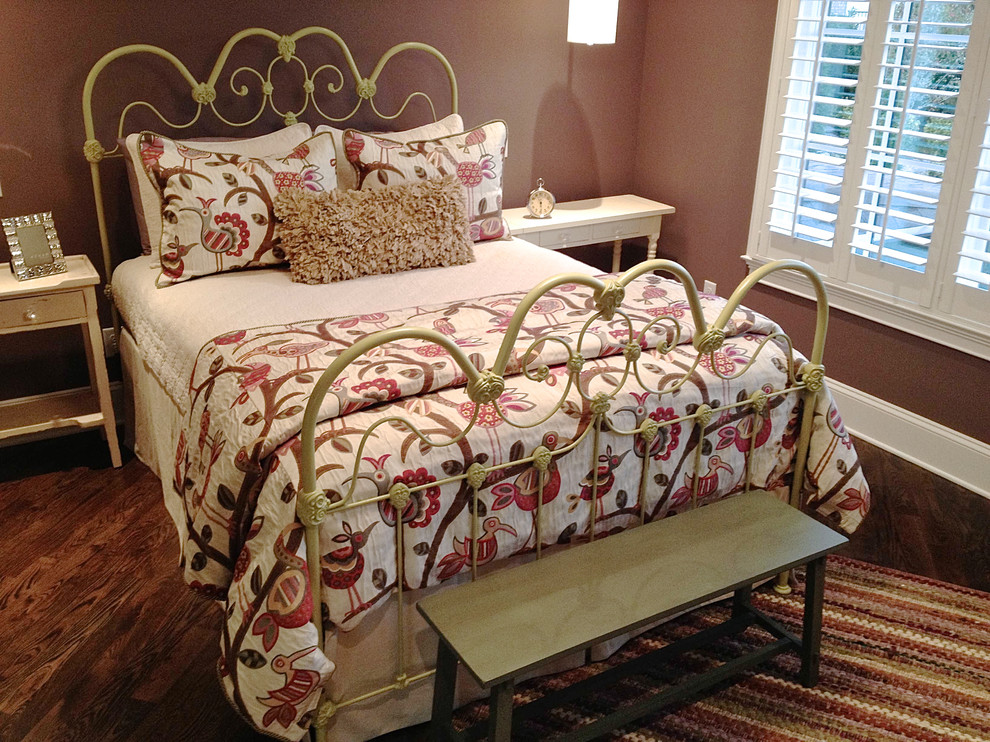 ナッシュビルにあるトラディショナルスタイルのおしゃれな寝室のインテリア