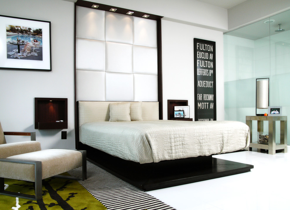 Bedroom - contemporary bedroom idea in Miami