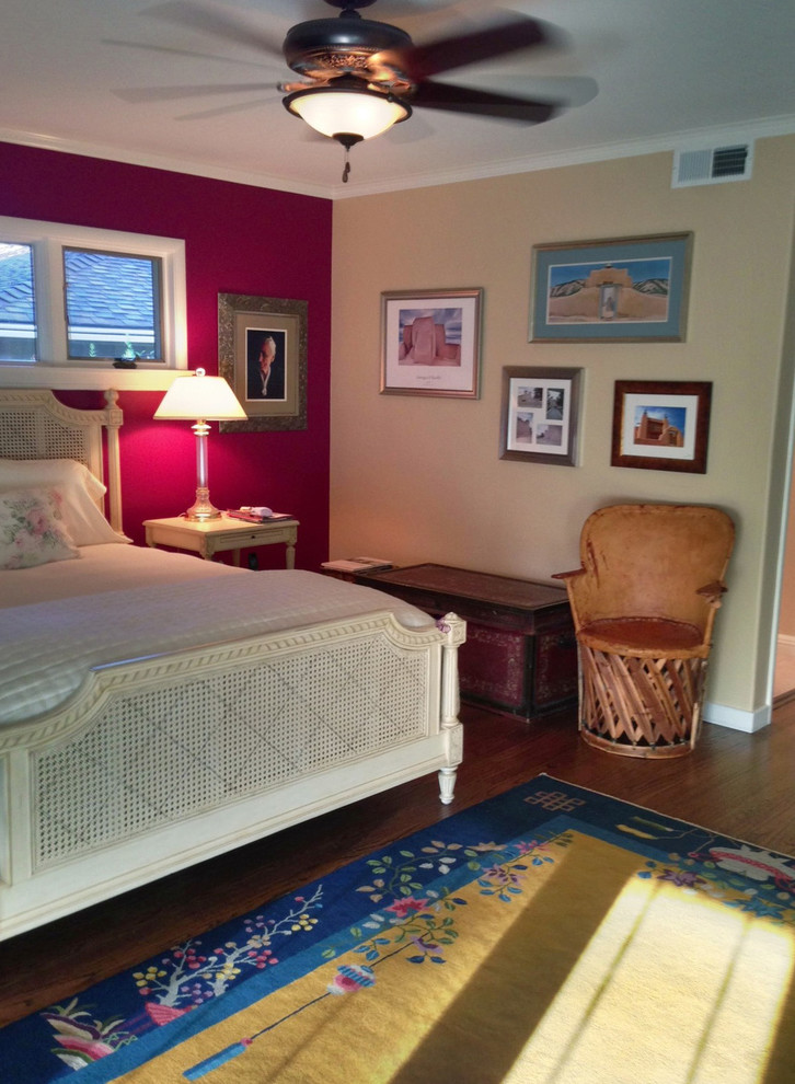 Example of an eclectic bedroom design in Sacramento