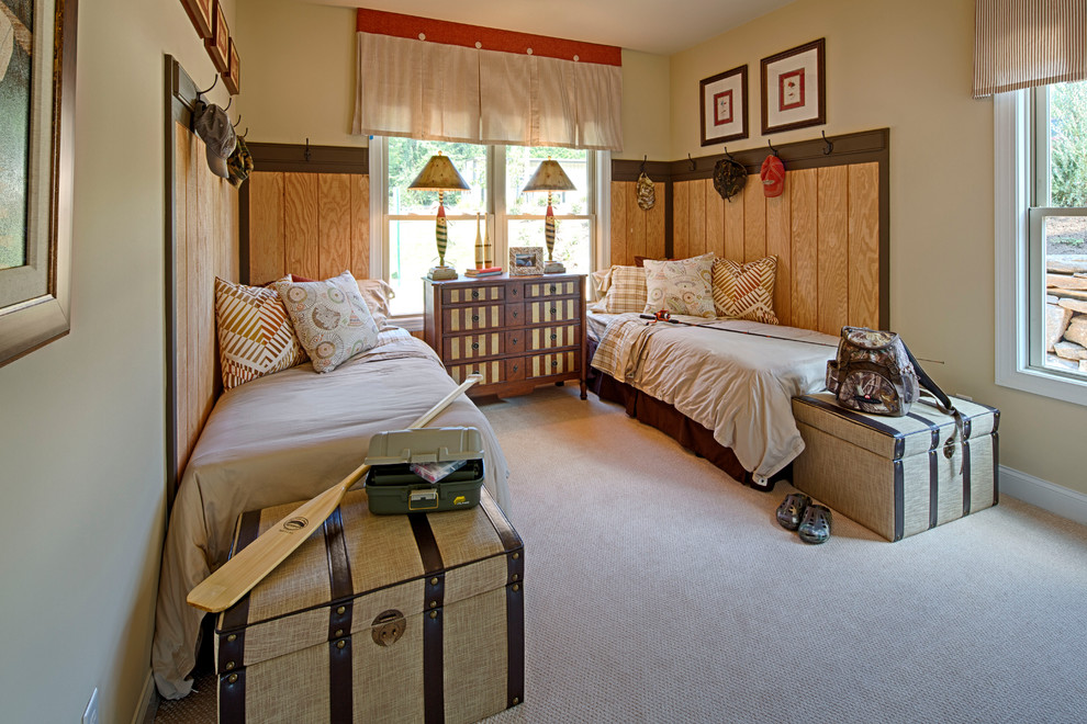 Идея дизайна: спальня в классическом стиле с ковровым покрытием