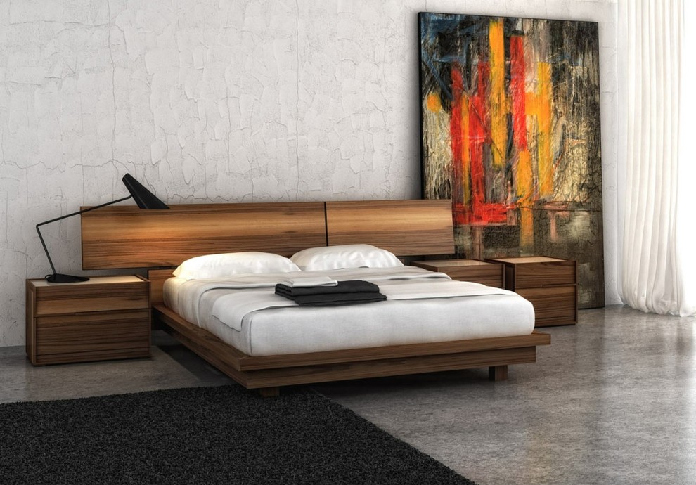 Geräumiges Modernes Hauptschlafzimmer mit weißer Wandfarbe und Marmorboden in Denver