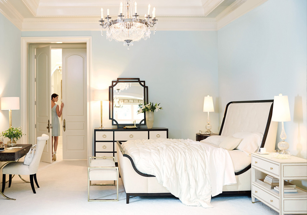 Esempio di una grande camera matrimoniale minimal con pareti blu e moquette