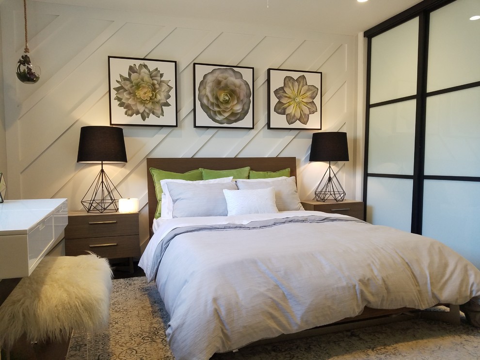 Esempio di una camera degli ospiti design di medie dimensioni con pareti bianche, parquet scuro e pavimento marrone