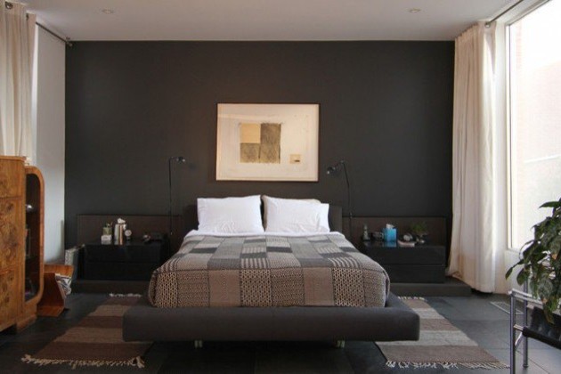 Пример оригинального дизайна: гостевая спальня (комната для гостей) в современном стиле с коричневыми стенами и полом из керамогранита