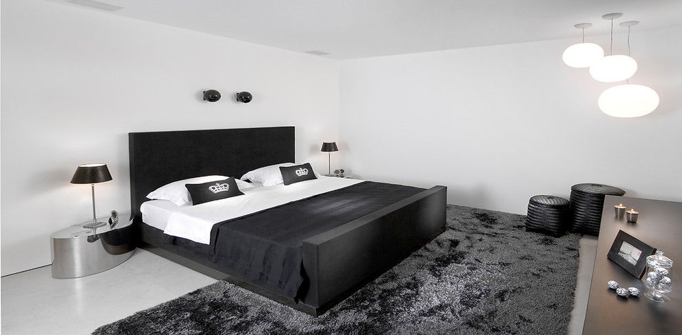 Esempio di una camera da letto contemporanea con pareti bianche