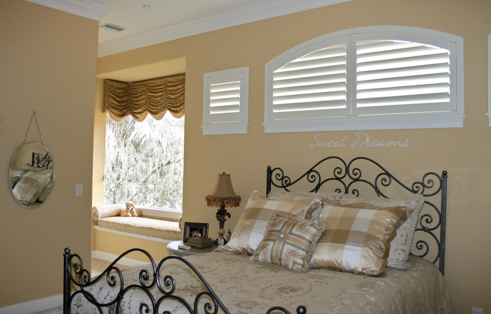 Design ideas for a classic bedroom in Tampa.