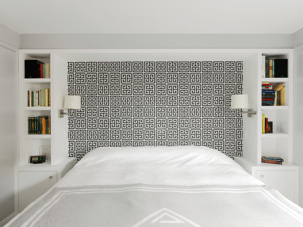 Идея дизайна: спальня: освещение в стиле неоклассика (современная классика) с белыми стенами