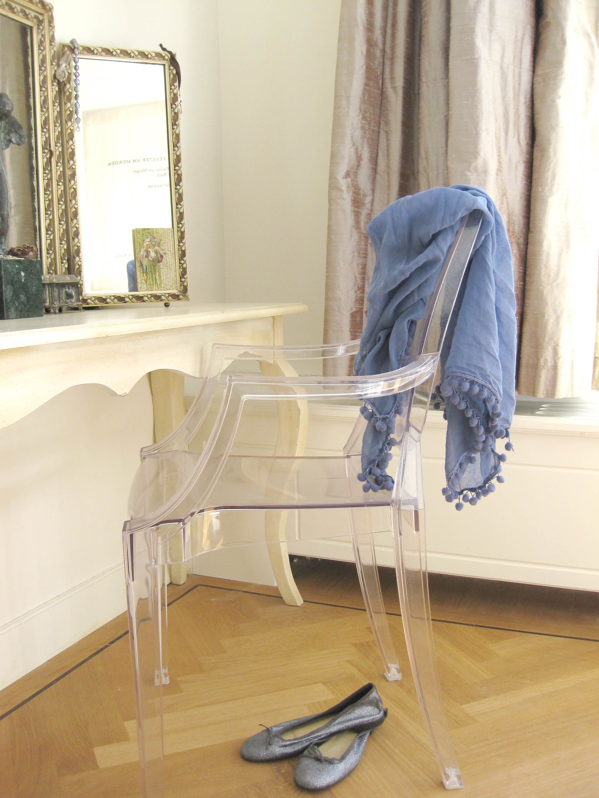 Take a Seat Clear Choices for Lucite Chairs