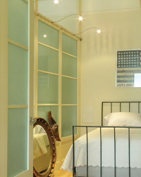 Ispirazione per una camera da letto minimalista di medie dimensioni