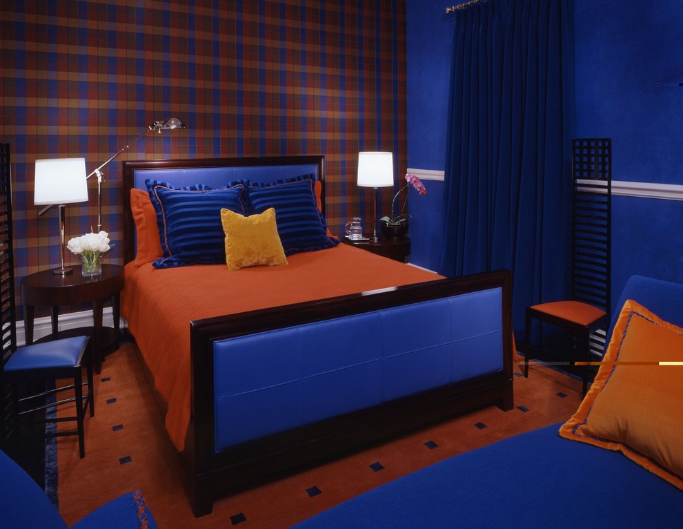 Inspiration pour une petite chambre design avec un mur bleu.