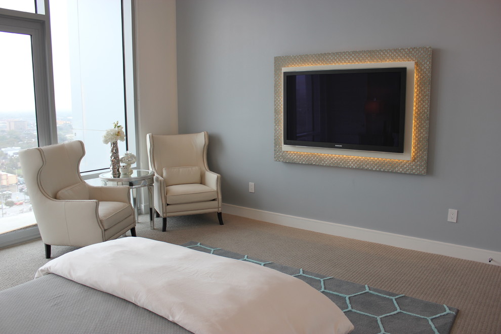 Bedroom - contemporary bedroom idea in Houston