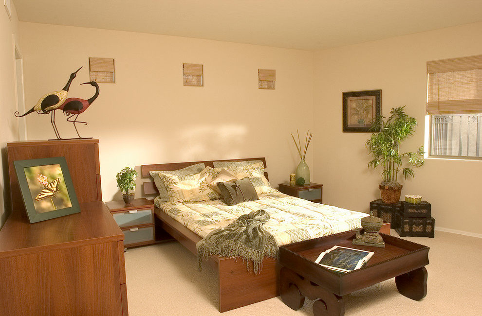 Mittelgroßes Stilmix Gästezimmer ohne Kamin mit beiger Wandfarbe und Teppichboden in Phoenix
