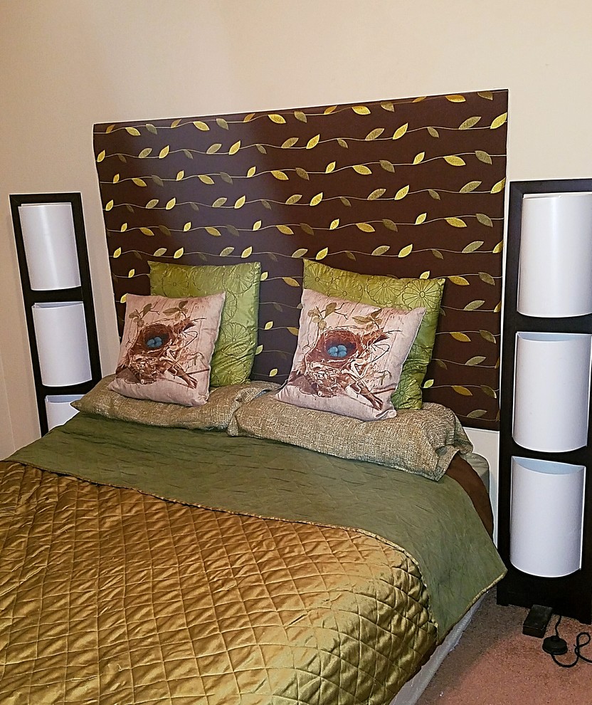 Foto de habitación de invitados clásica renovada pequeña sin chimenea con paredes beige, moqueta y suelo beige