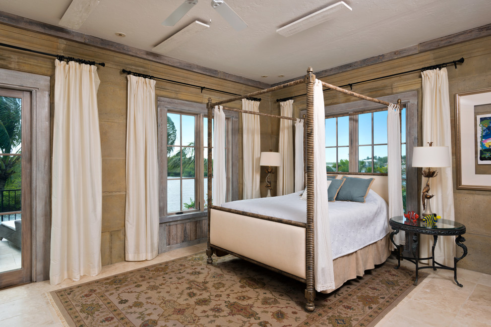 Diseño de dormitorio mediterráneo con suelo beige