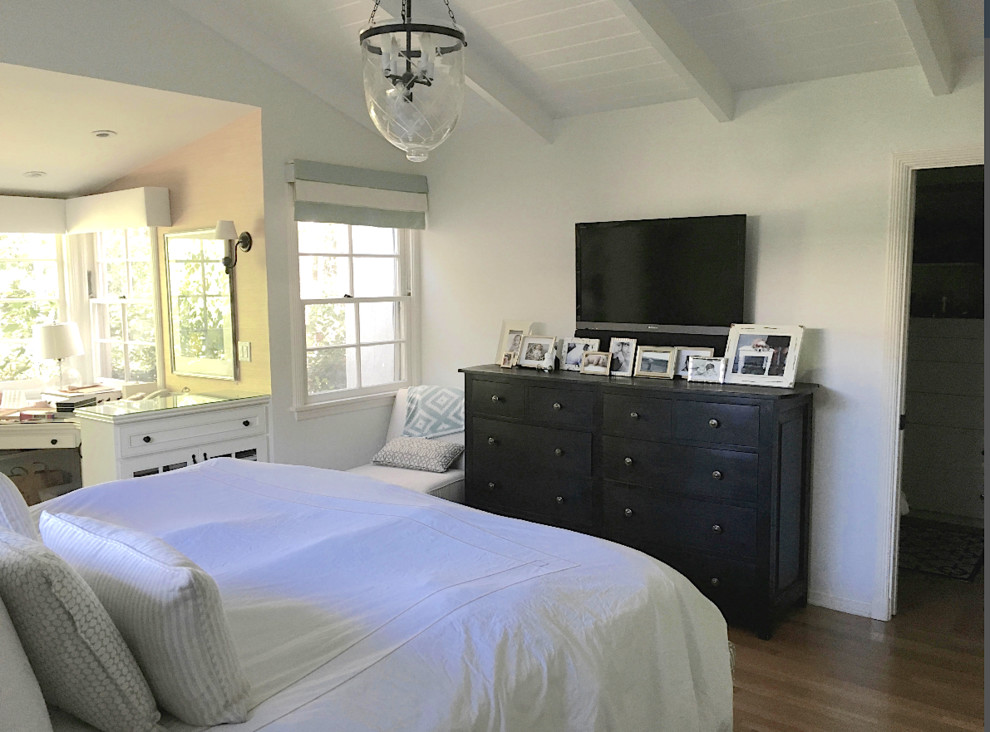 Bedroom Television with Soundbar Traditional Bedroom Los Angeles