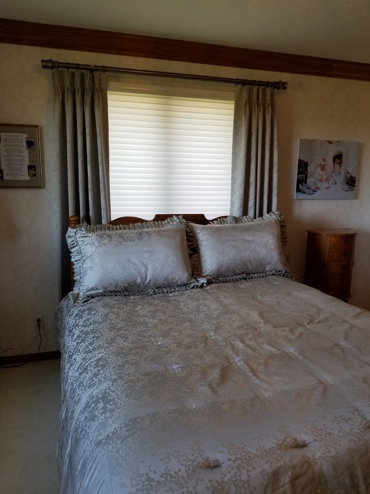 Foto de dormitorio principal tradicional renovado