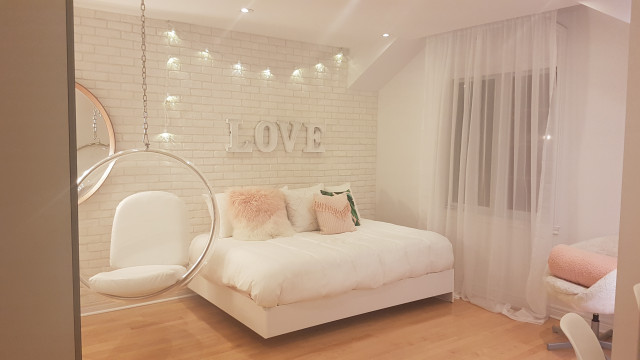 Bedroom white with rose gold - Romantique - Chambre - Montréal - par Unidé  Design | Houzz