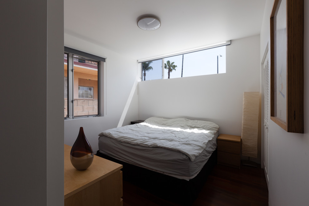 Minimalist bedroom photo in Los Angeles