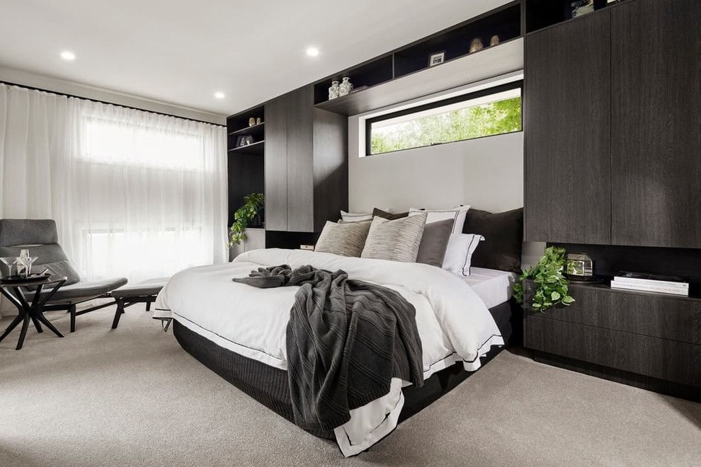 Идея дизайна: гостевая спальня (комната для гостей) в современном стиле с ковровым покрытием и белым полом