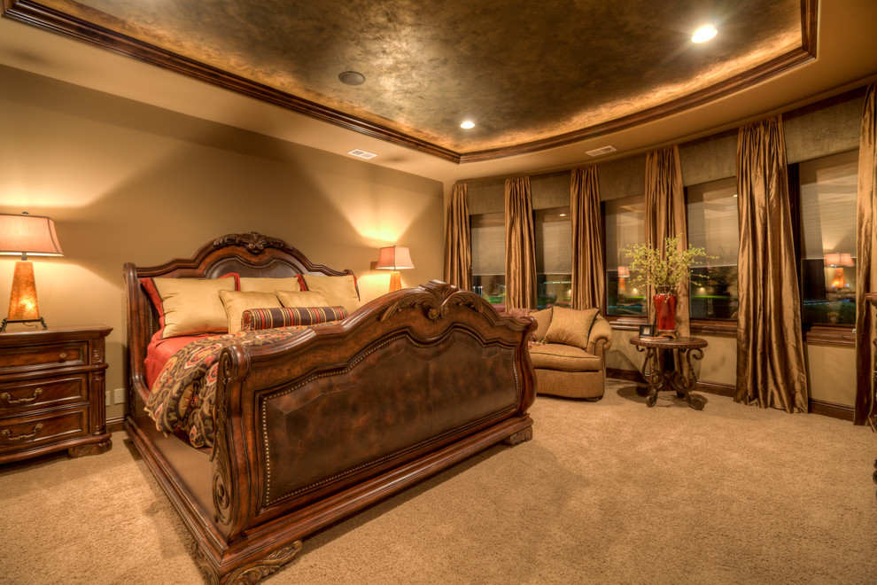 Bedroom - traditional bedroom idea in Omaha