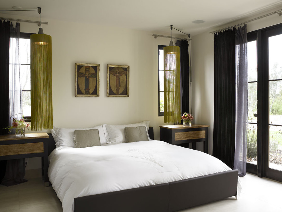 Diseño de dormitorio moderno con paredes beige