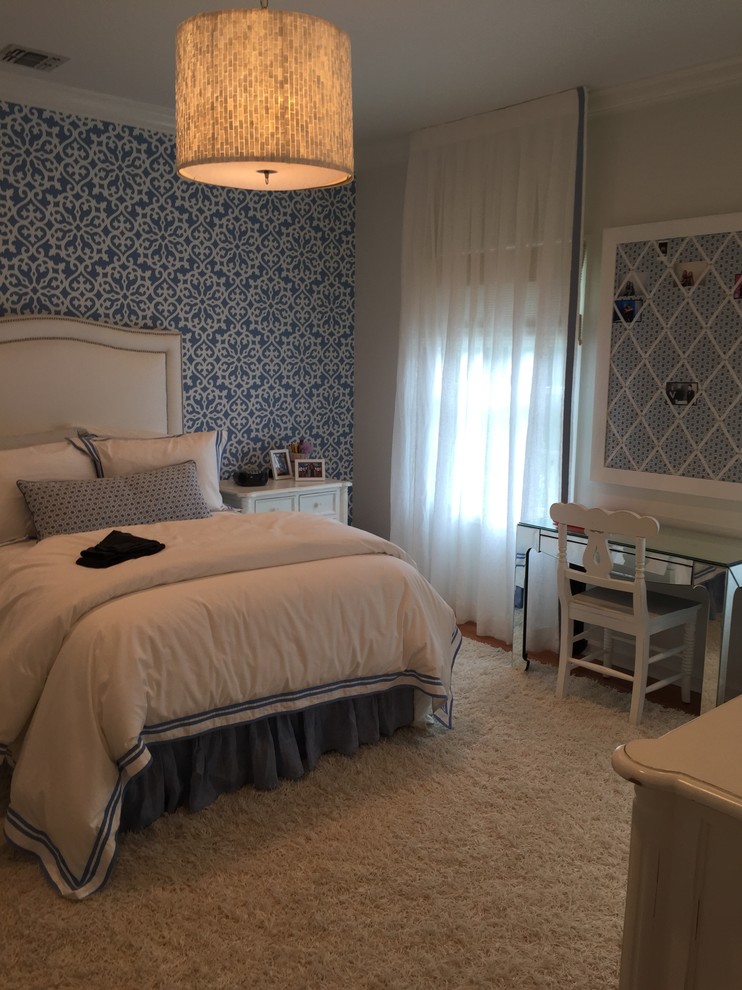 Diseño de habitación de invitados actual de tamaño medio con paredes beige
