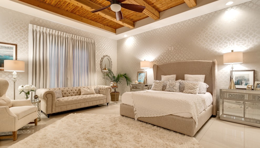 Foto de dormitorio clásico renovado con paredes grises y suelo de baldosas de porcelana