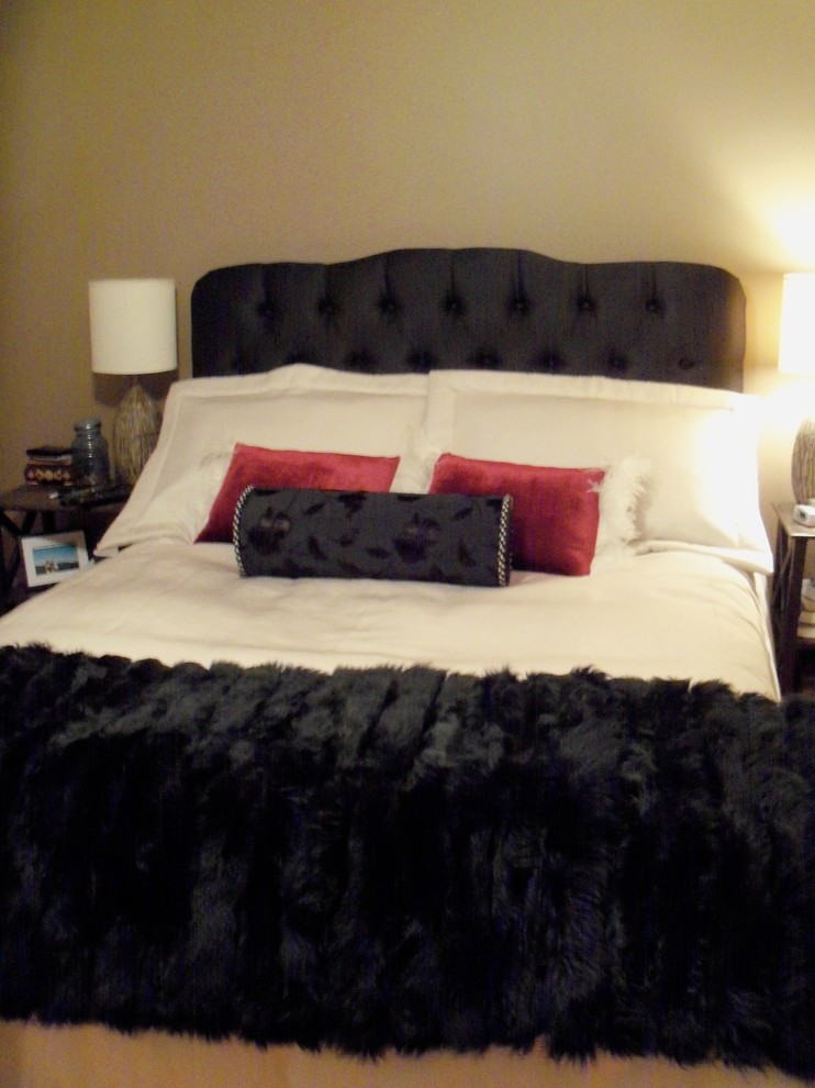 Trendy bedroom photo in Montreal