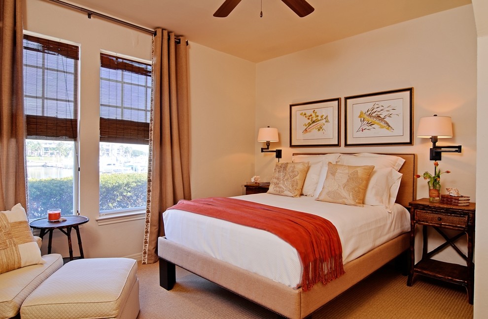 Bedroom - mid-sized tropical guest carpeted bedroom idea in Houston with beige walls