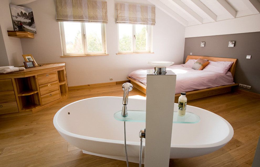 How To Work A Bathtub Into Your Bedroom, Freestanding Bathtub In Bedroom