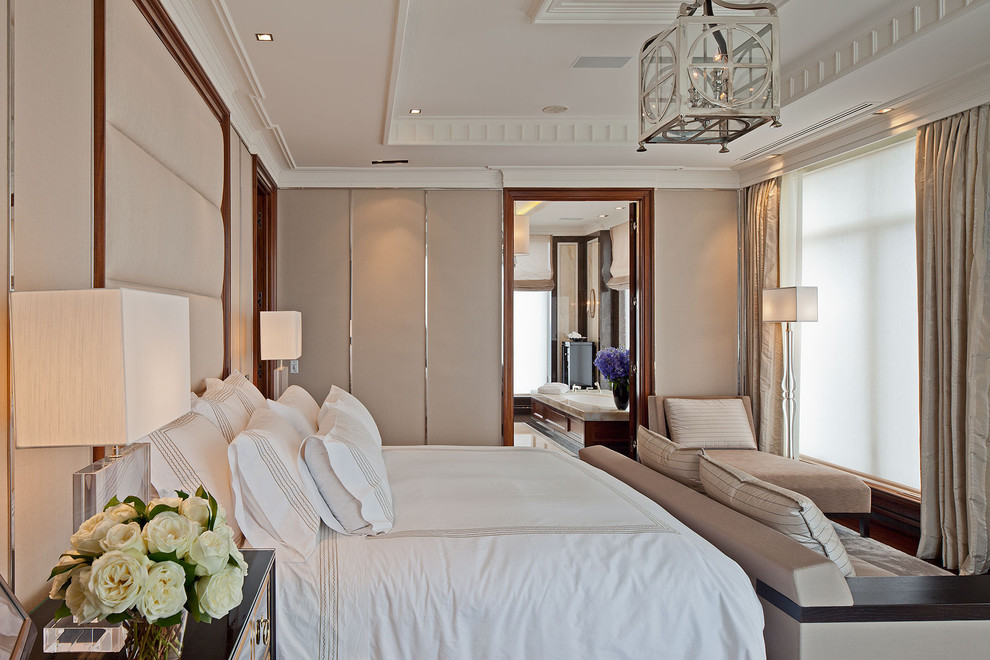 Modelo de dormitorio clásico con paredes beige