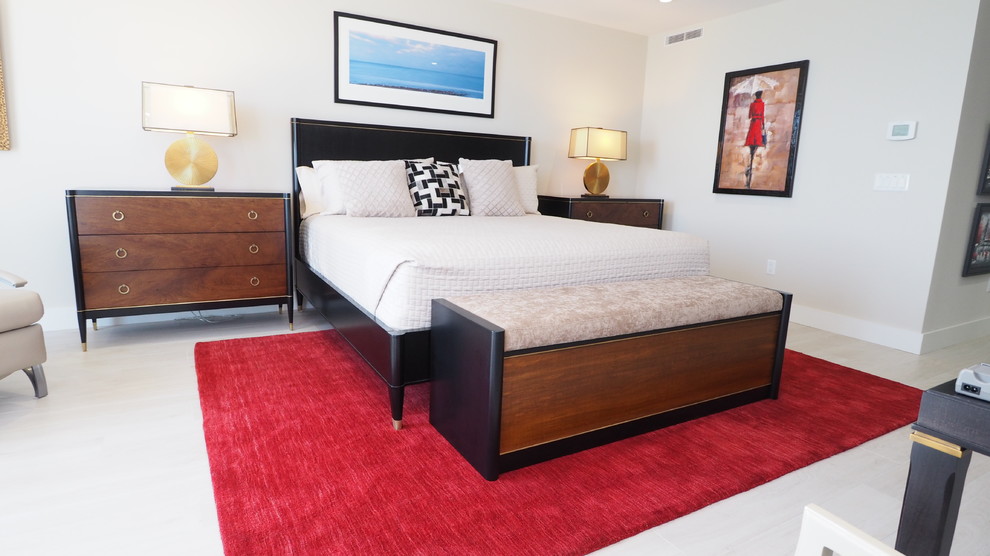 Стильный дизайн: хозяйская спальня среднего размера в стиле ретро с серыми стенами и полом из керамической плитки без камина - последний тренд