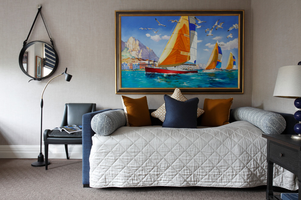 Imagen de habitación de invitados tradicional con paredes beige y moqueta