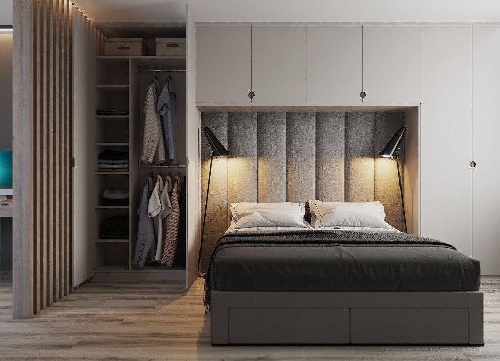 Diseño de dormitorio principal y blanco actual grande con paredes beige, suelo de madera clara y suelo gris