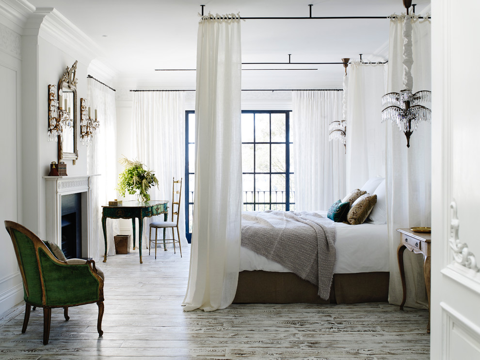 На фото: хозяйская спальня среднего размера в стиле неоклассика (современная классика) с белыми стенами, паркетным полом среднего тона, стандартным камином и серым полом