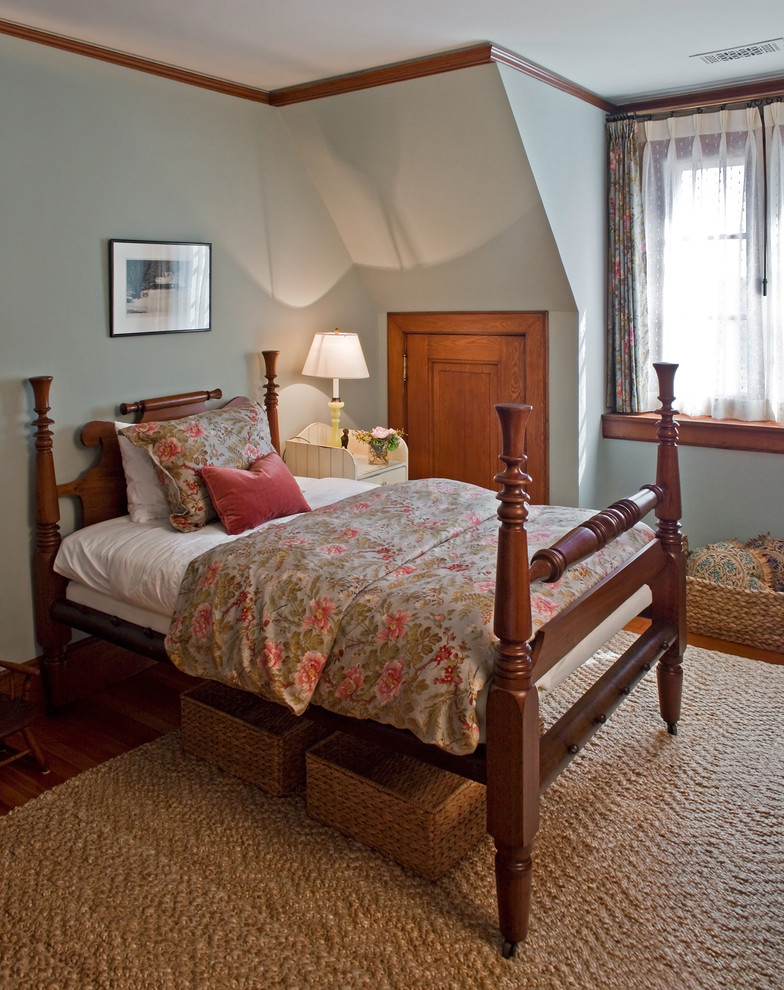 Bedroom - country bedroom idea in Boston with blue walls