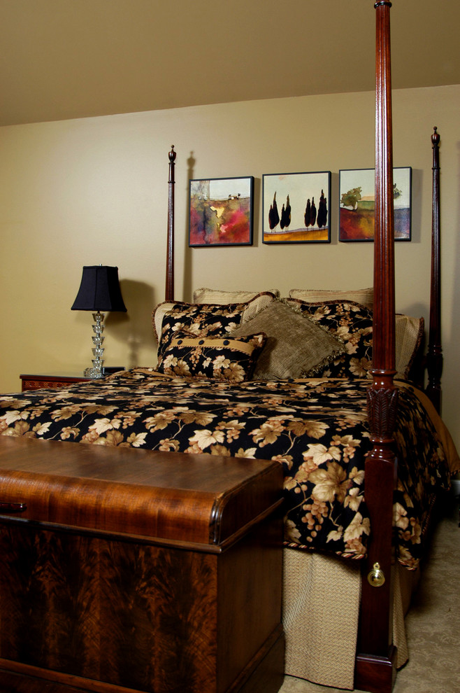 Foto di una camera da letto classica di medie dimensioni