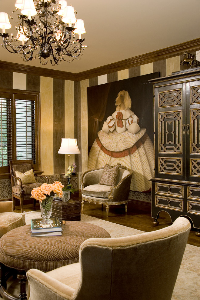 Esempio di un'ampia camera degli ospiti tradizionale con pareti beige