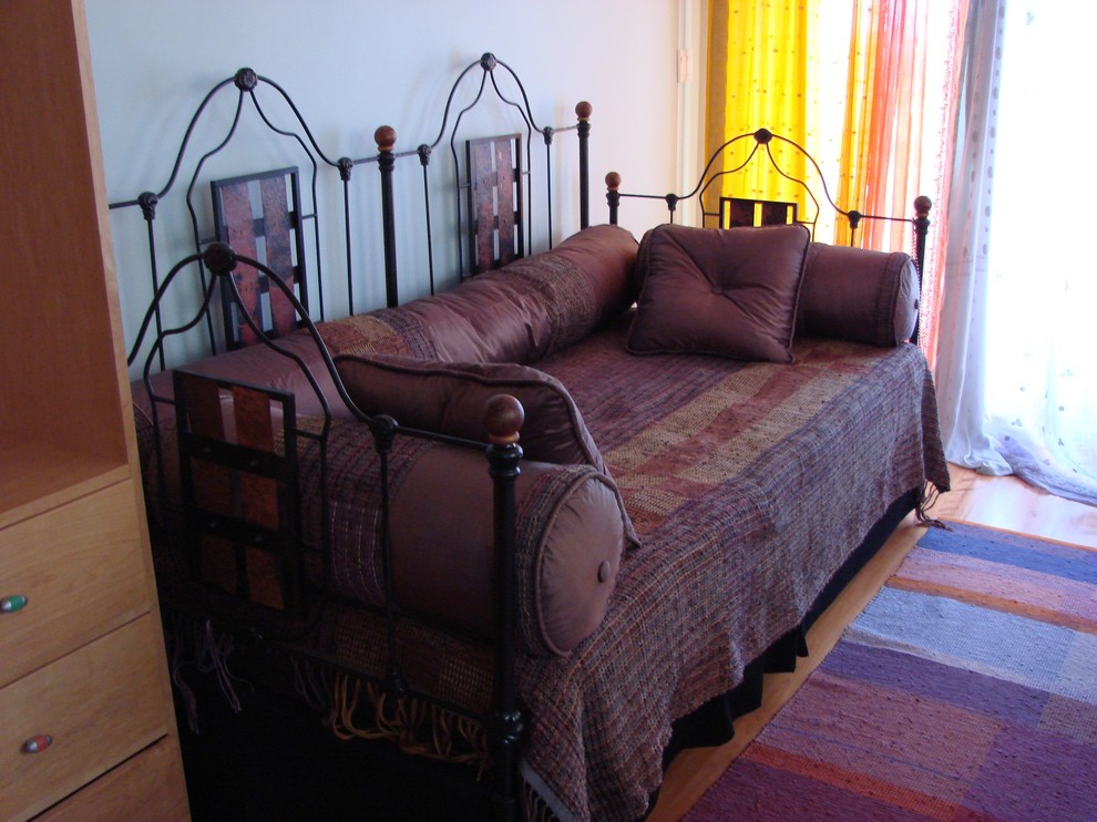 Immagine di una camera da letto boho chic